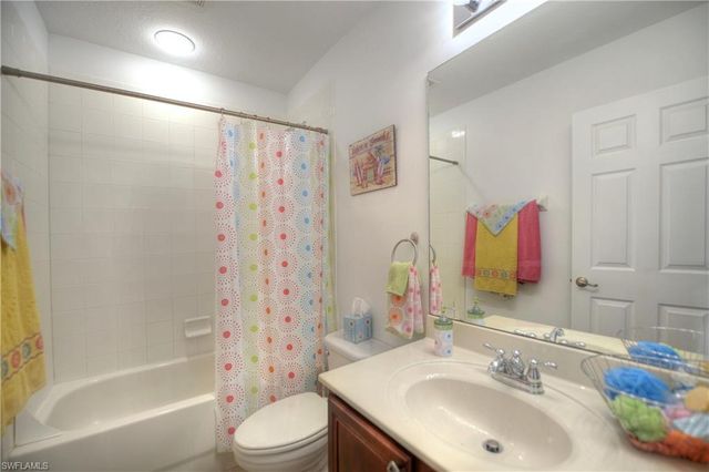 2426 Laurentina LN, Cape Coral, FL 33909