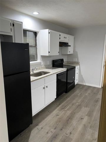 309 S Avenue C A, Elgin, TX 78621