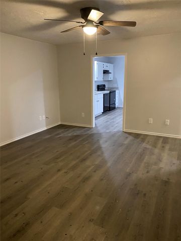 309 S Avenue C A, Elgin, TX 78621