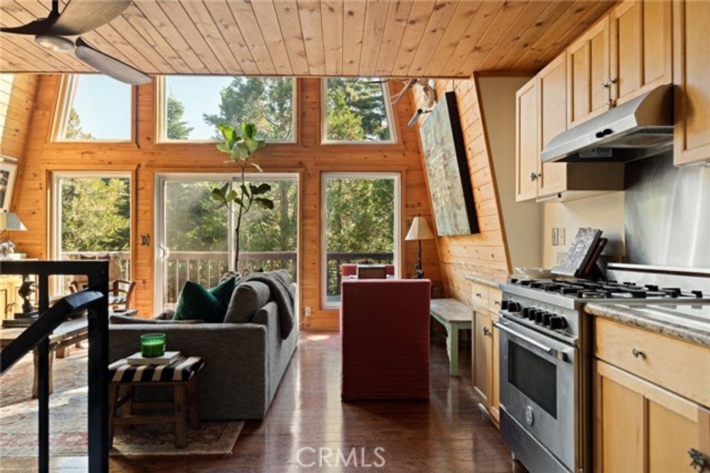 446 Cedarbrook Drive, Lake Arrowhead, CA 92391