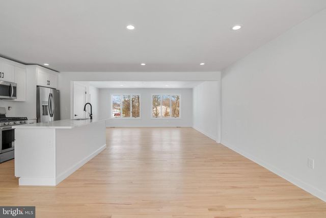 4 SEYMOUR TER, Piscataway, NJ 08854