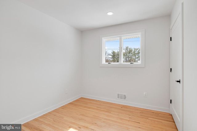 4 SEYMOUR TER, Piscataway, NJ 08854