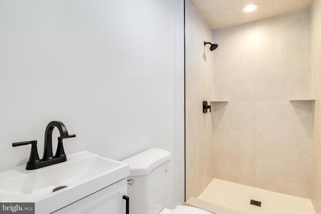 4 SEYMOUR TER, Piscataway, NJ 08854