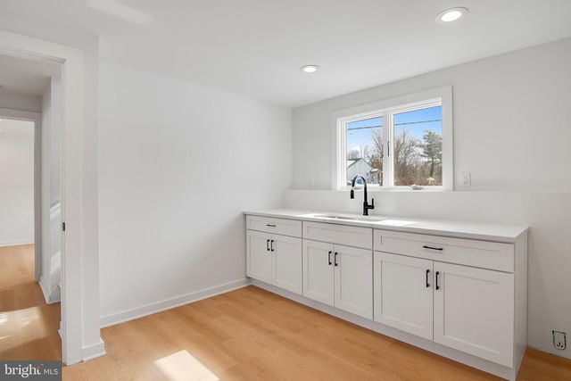 4 SEYMOUR TER, Piscataway, NJ 08854