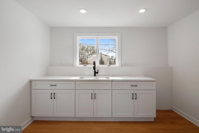 4 SEYMOUR TER, Piscataway, NJ 08854