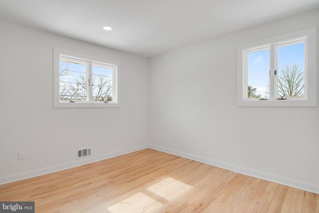 4 SEYMOUR TER, Piscataway, NJ 08854