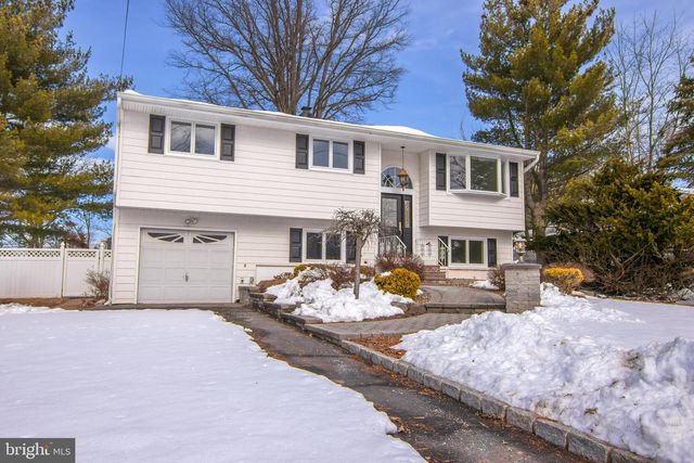 4 SEYMOUR TER, Piscataway, NJ 08854