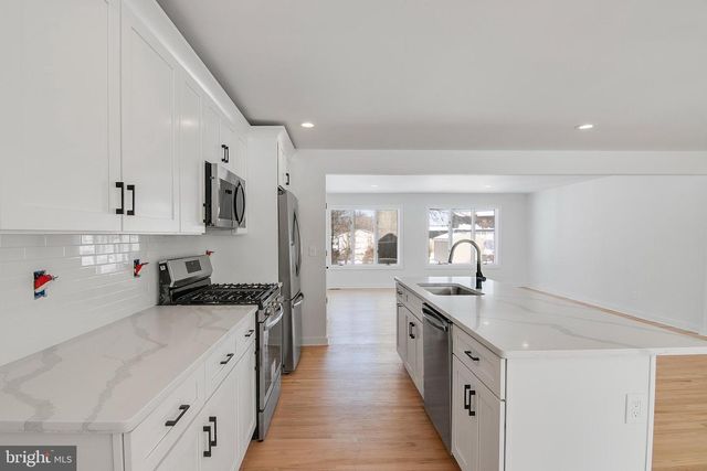 4 SEYMOUR TER, Piscataway, NJ 08854