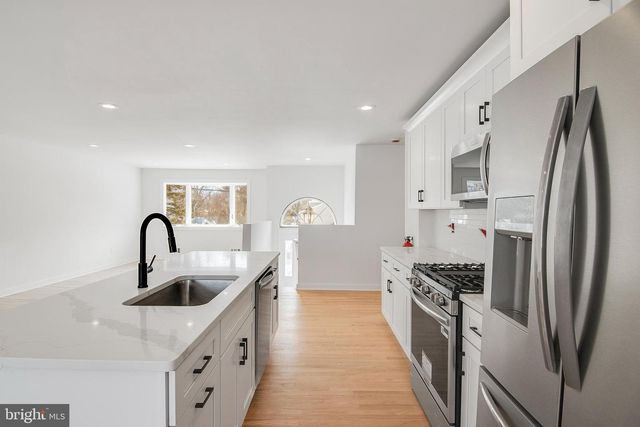 4 SEYMOUR TER, Piscataway, NJ 08854