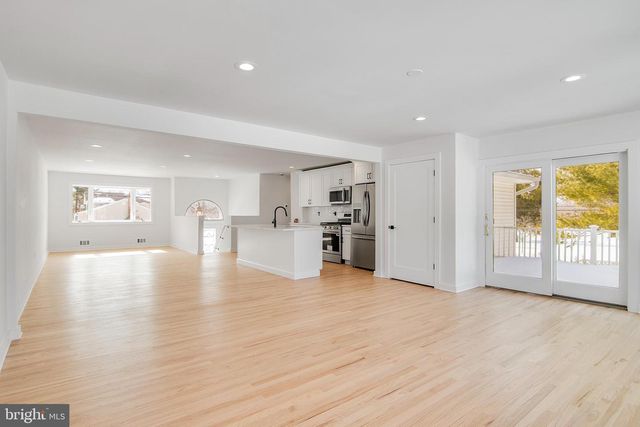 4 SEYMOUR TER, Piscataway, NJ 08854