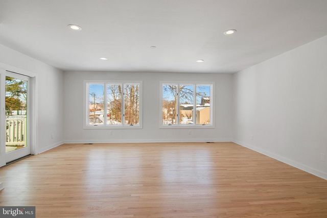 4 SEYMOUR TER, Piscataway, NJ 08854