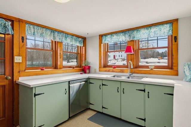393 High Street, Candia, NH 03034