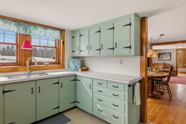 393 High Street, Candia, NH 03034