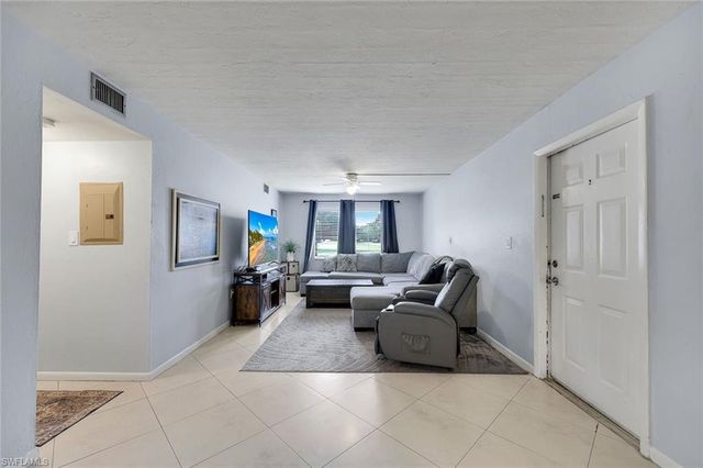 1400 Green Valley CIR 1002, Naples, FL 34104