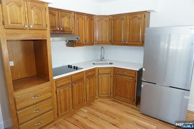 236-238 Stuyvesant 3, Lyndhurst, NJ 07071