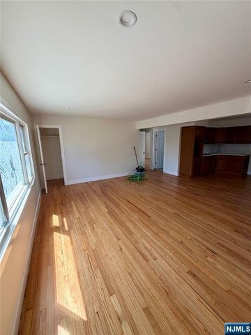 236-238 Stuyvesant 3, Lyndhurst, NJ 07071