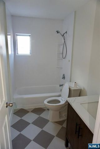236-238 Stuyvesant 3, Lyndhurst, NJ 07071