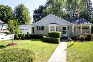 1037 Windsor DRIVE, Waukesha, WI 53186