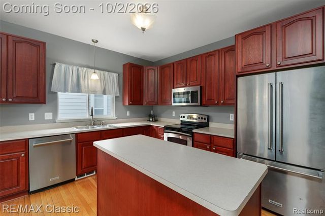 42591 Whitman Way, Novi, MI 48377