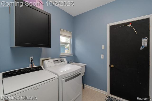 42591 Whitman Way, Novi, MI 48377
