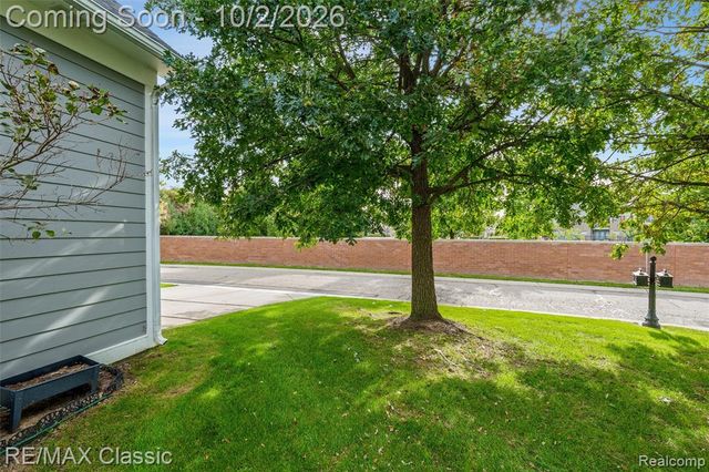 42591 Whitman Way, Novi, MI 48377