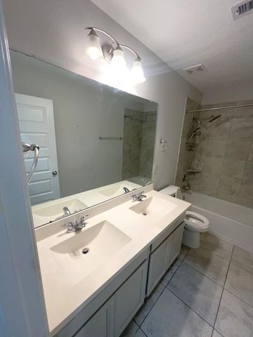 7118 Fannin Street, Pearland, TX 77584