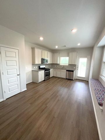 7118 Fannin Street, Pearland, TX 77584