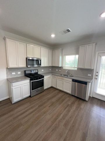 7118 Fannin Street, Pearland, TX 77584