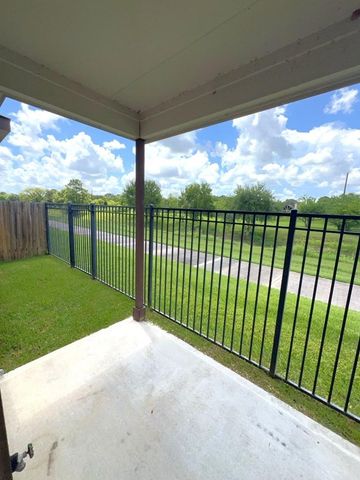 7118 Fannin Street, Pearland, TX 77584