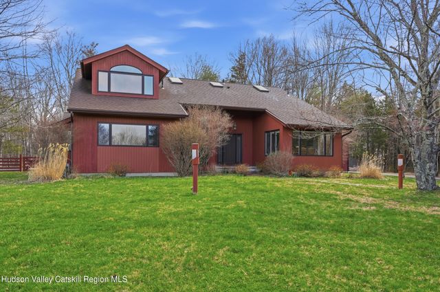 6 Tall Pines Road, New Paltz, NY 12561