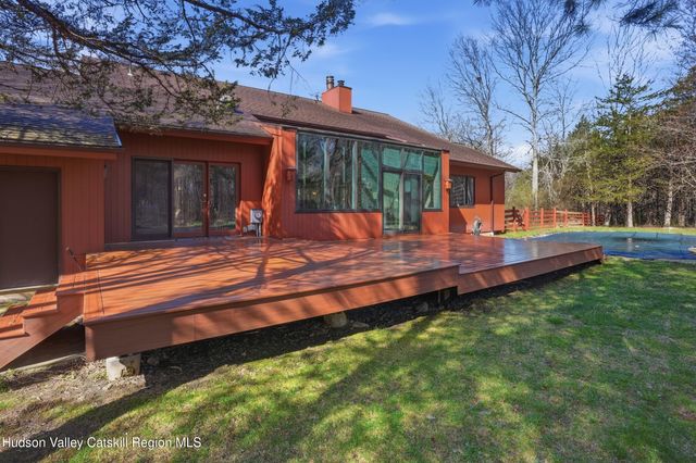 6 Tall Pines Road, New Paltz, NY 12561