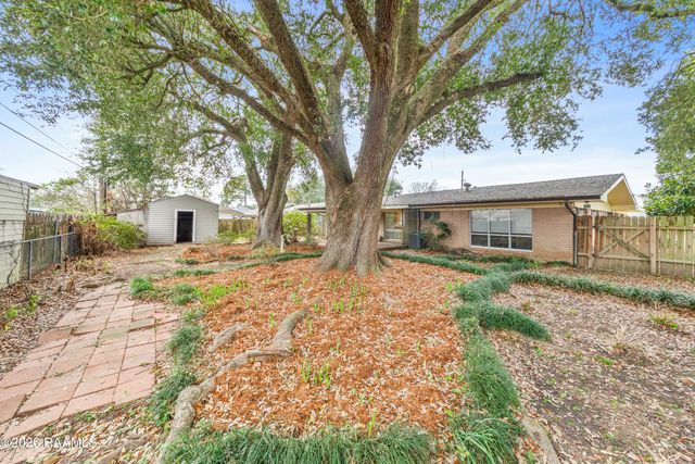 106 Woodcrest Drive, Lafayette, LA 70506