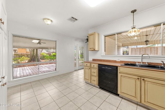 106 Woodcrest Drive, Lafayette, LA 70506