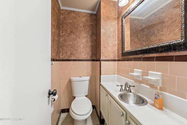 106 Woodcrest Drive, Lafayette, LA 70506