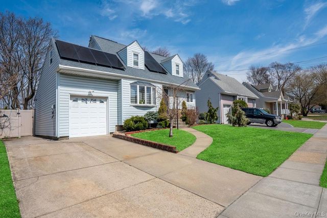 11 Karen Street, West Babylon, NY 11704