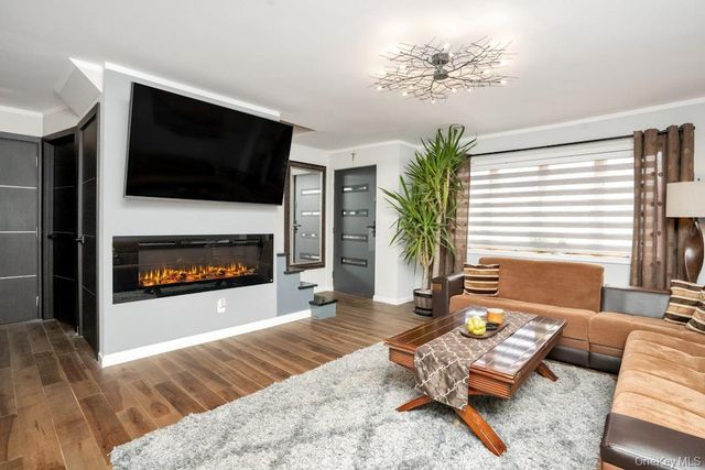 11 Karen Street, West Babylon, NY 11704