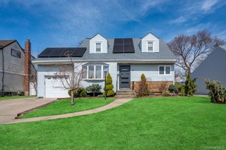 11 Karen Street, West Babylon, NY 11704