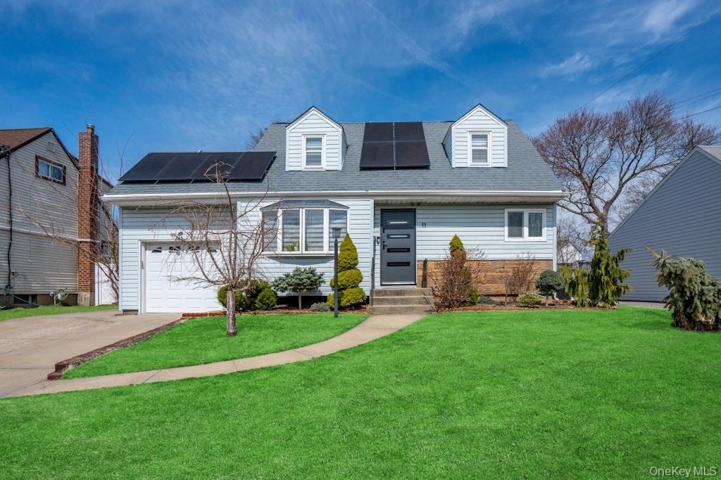 11 Karen Street, West Babylon, NY 11704