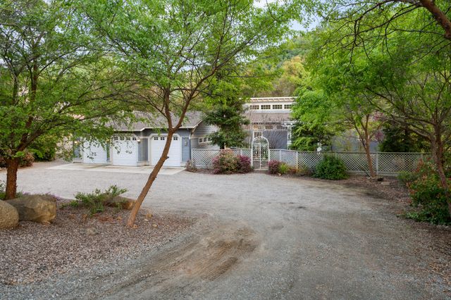 42440 Kaweah River Drive, Three Rivers, CA 93271