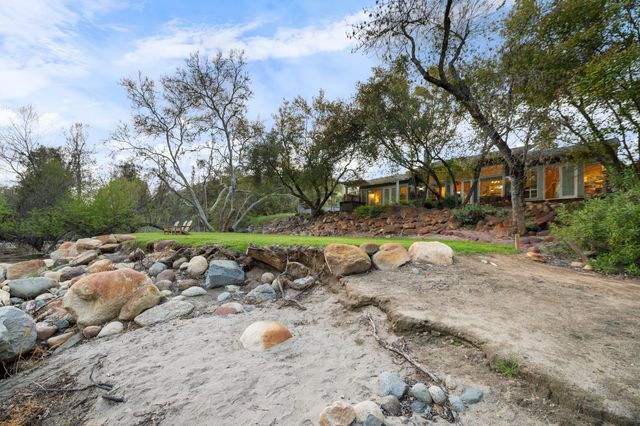 42440 Kaweah River Drive, Three Rivers, CA 93271