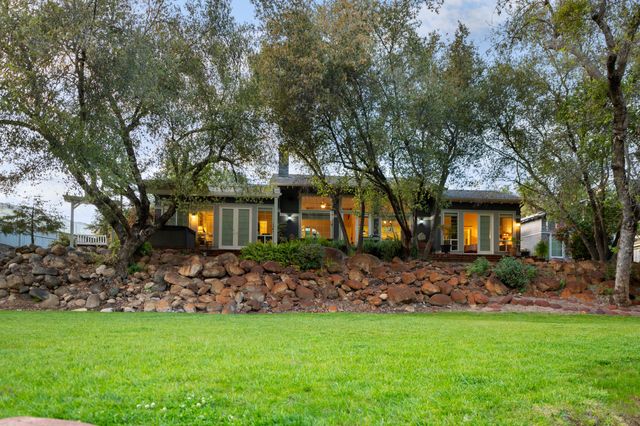 42440 Kaweah River Drive, Three Rivers, CA 93271
