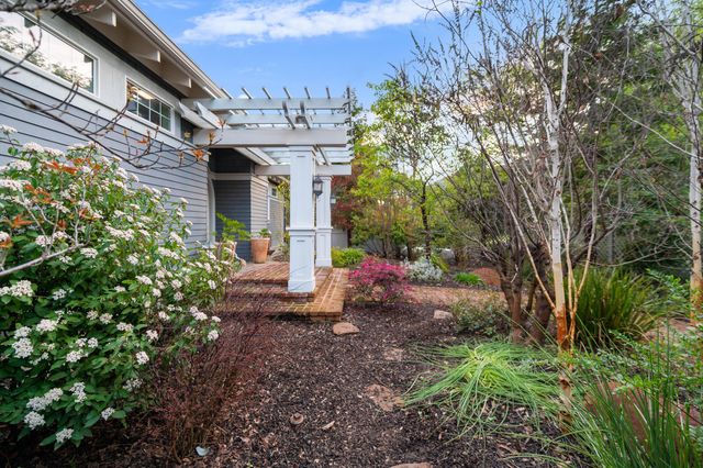 42440 Kaweah River Drive, Three Rivers, CA 93271