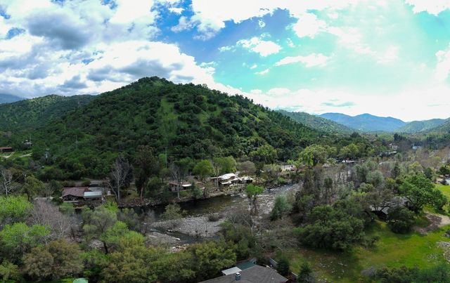 42440 Kaweah River Drive, Three Rivers, CA 93271