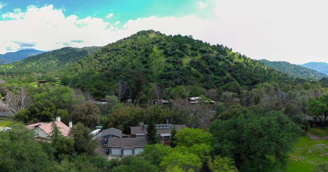 42440 Kaweah River Drive, Three Rivers, CA 93271