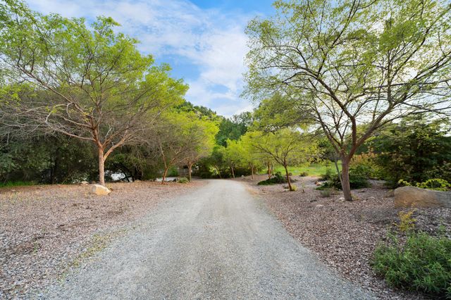 42440 Kaweah River Drive, Three Rivers, CA 93271