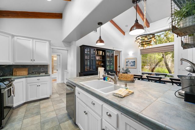 42440 Kaweah River Drive, Three Rivers, CA 93271