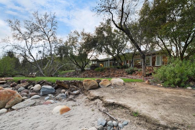 42440 Kaweah River Drive, Three Rivers, CA 93271