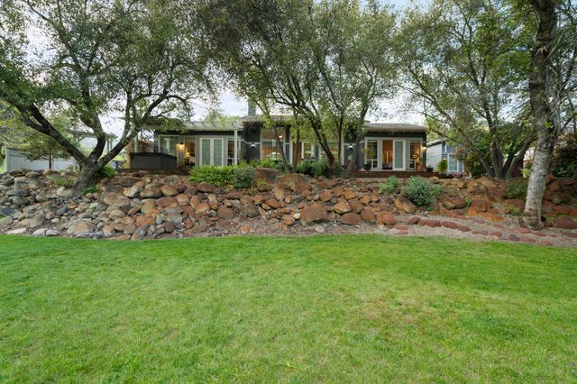 42440 Kaweah River Drive, Three Rivers, CA 93271