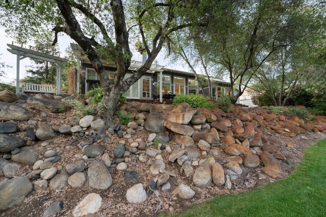 42440 Kaweah River Drive, Three Rivers, CA 93271