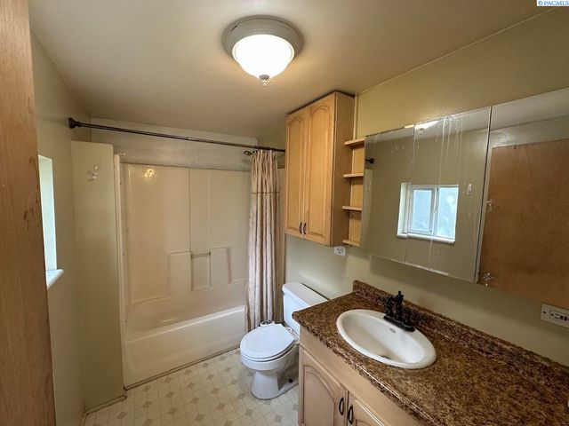 307 S Crystal, La Crosse, WA 99143